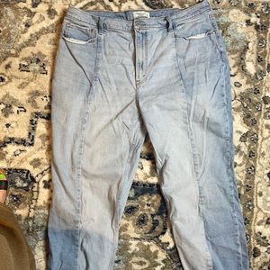 Abercrombie curve love ultra high rise straight Jean